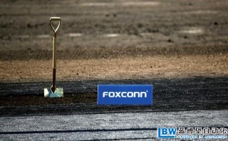 美國富士康生產(chǎn)Apple遭遇用人荒，用自動(dòng)化機(jī)器人取代更多人工崗位。